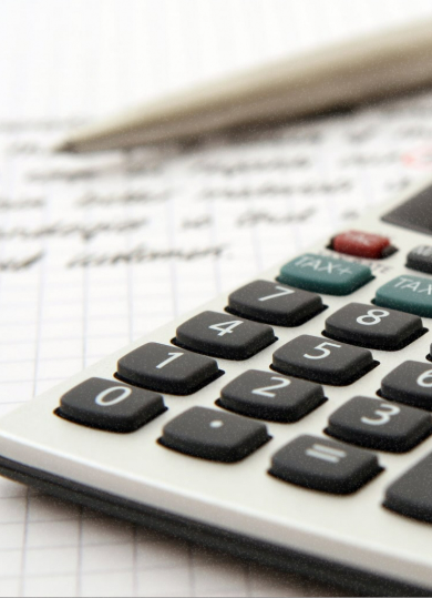 Calculadora e anotações financeiras